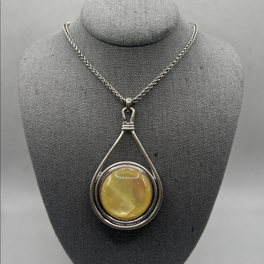 Elegant Silver and Green and Yellow Pendant Necklace 26” + 2” extender